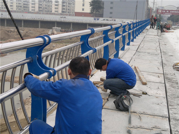 福州不锈钢河道护栏的特性及其在城市景观中的应用